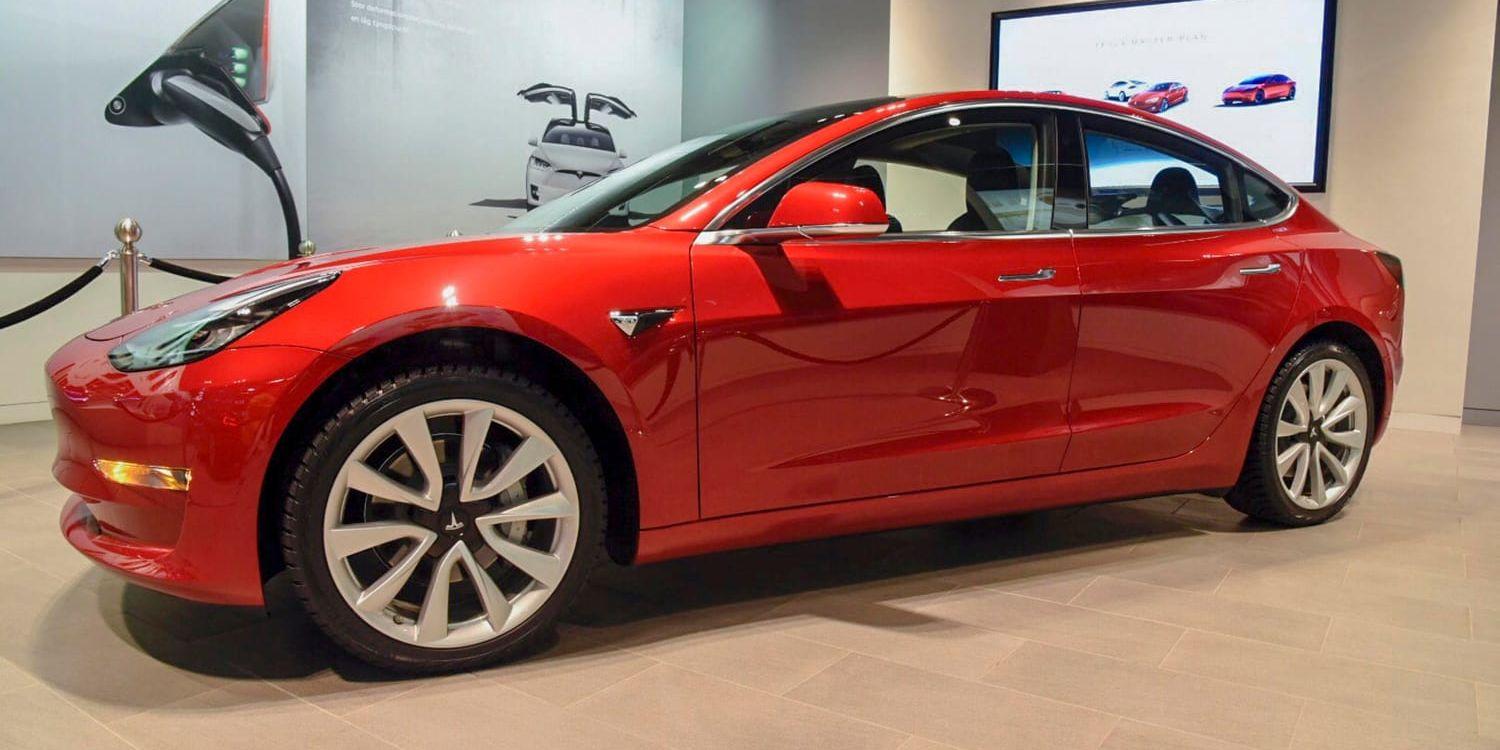 Tesla premiärvisade på onsdagen sin Model 3 i Sverige.