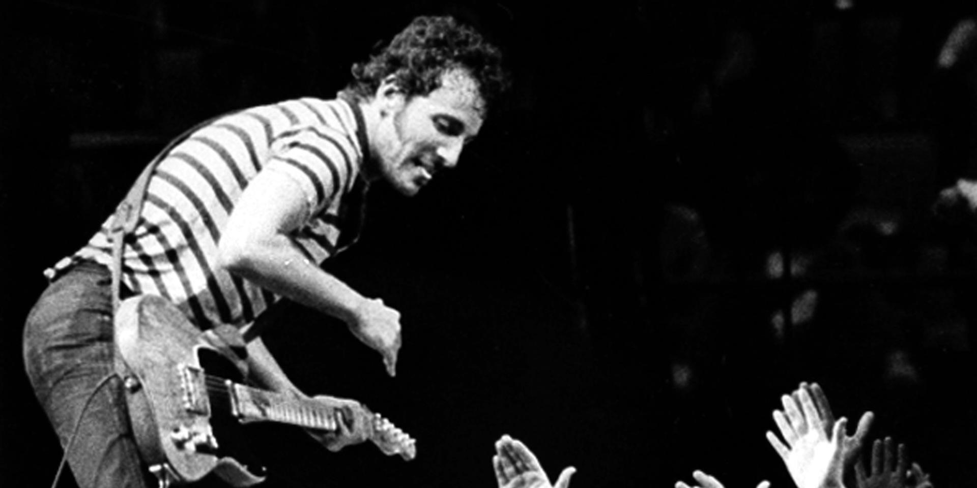 Bruce Springsteen under konserten på Meadowlands Arena, New Jersey 1981.