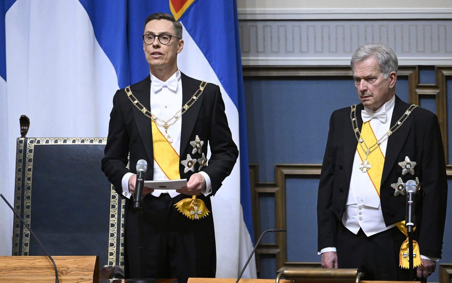 Alexander Stubb har installerats som Finlands 13:e president. Till höger avgående Sauli Niinistö.