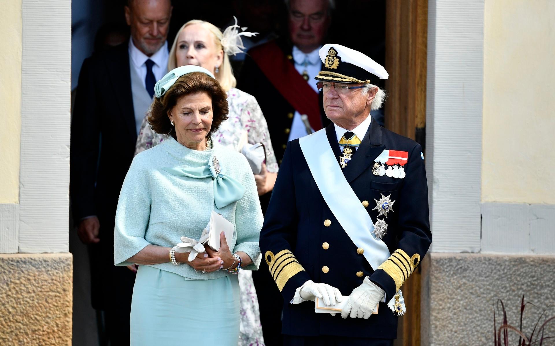 Drottning Silvia och kung Carl Gustaf efter dopet.