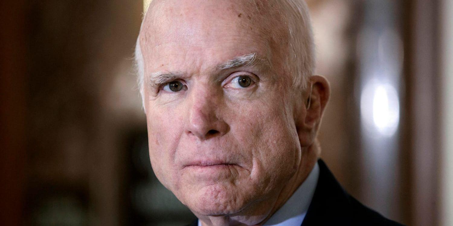 Den republikanske senatorn John McCain har valt att avsluta sin cancerbehandling. Arkivbild.