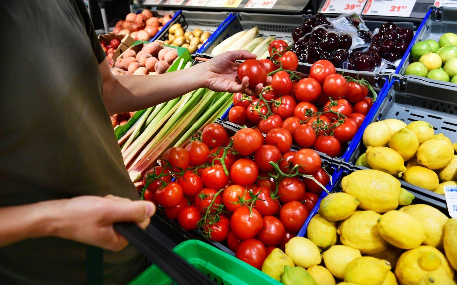 Inflationen fortsätter att stiga, där livsmedel och energi är viktiga faktorer bakom prisökningen i samhället.