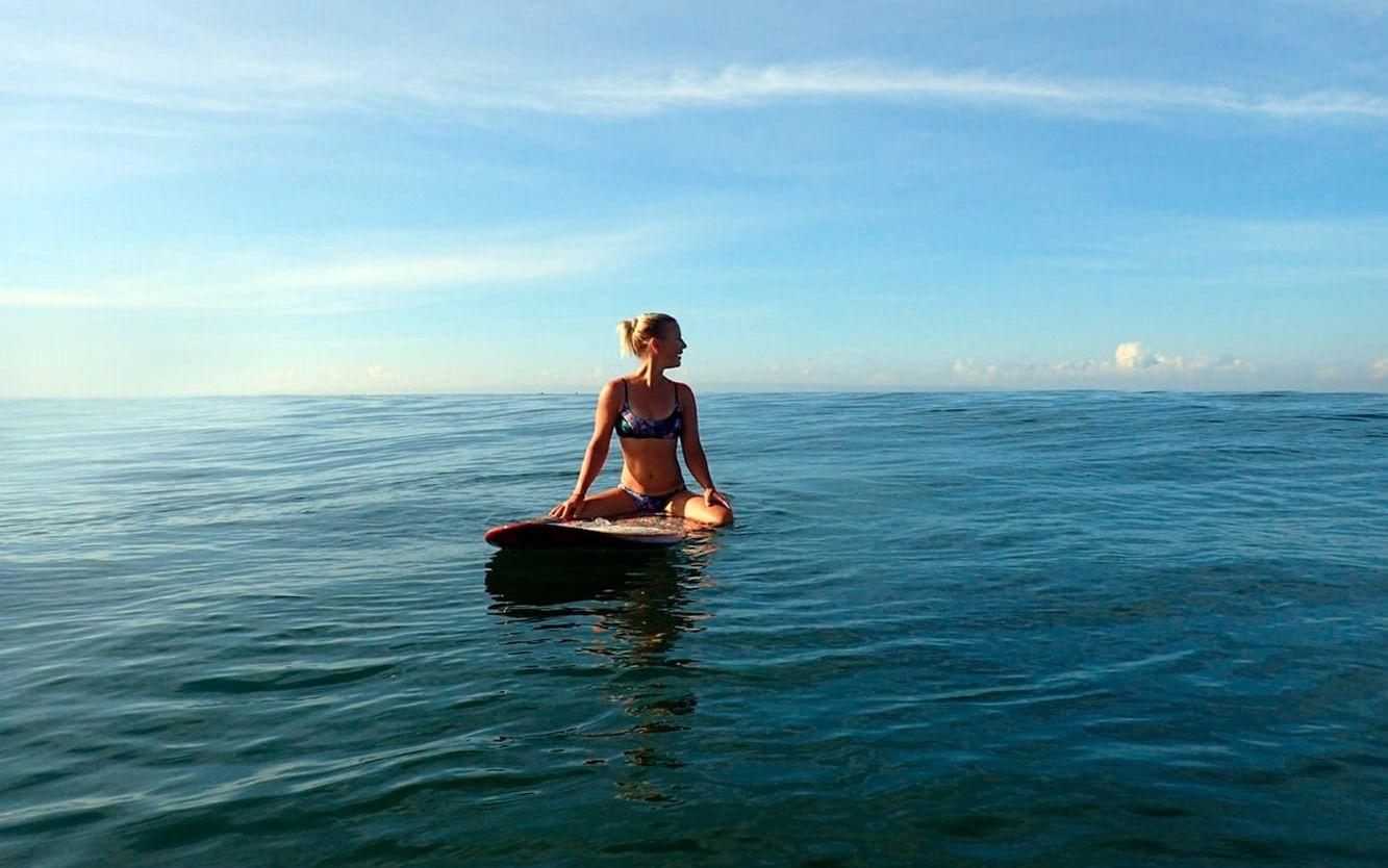 Annelie Pompe på surfbrädan. Bild: Privat