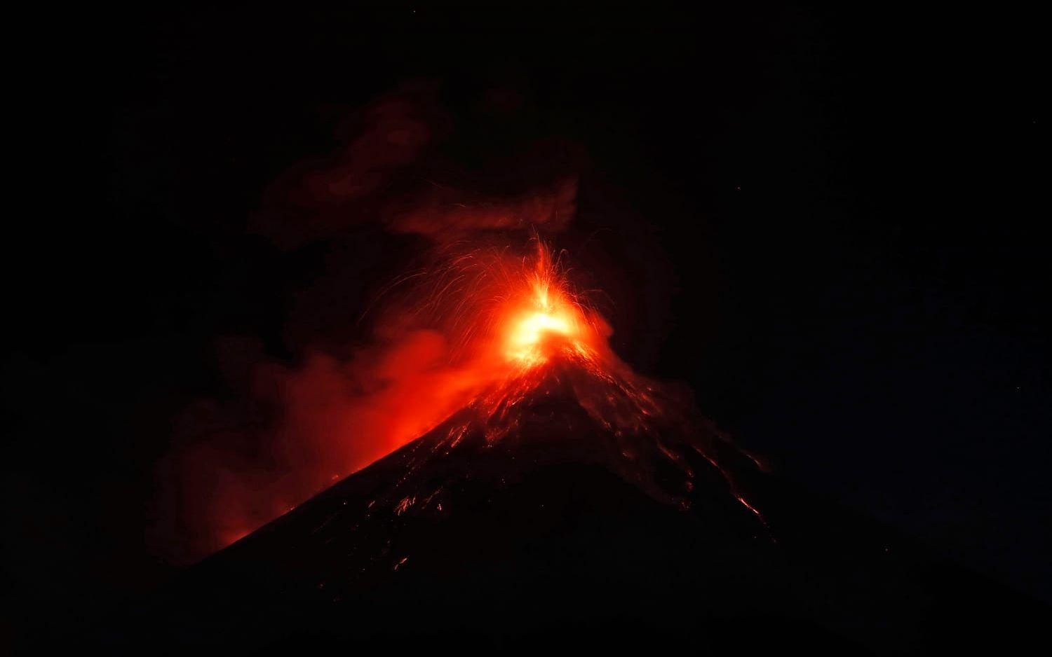 I juni drabbades Guatemala av ett vulkanutbrott som krävde nästan 200 människors liv och där många byar och byggnader begravdes under aska, sten och giftiga gaser.