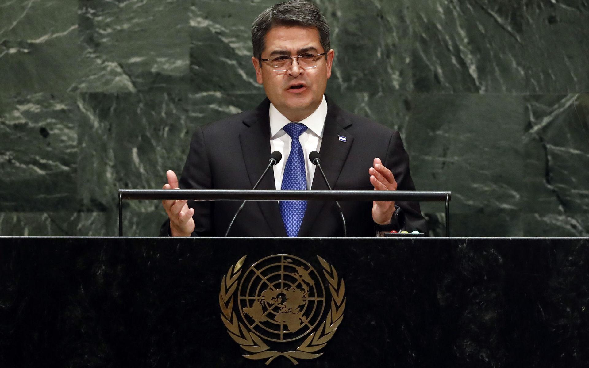 Honduras President Juan Orlando Hernandez Alvarado pekas ut av åklagare som delaktig i smugglingsnätverket.