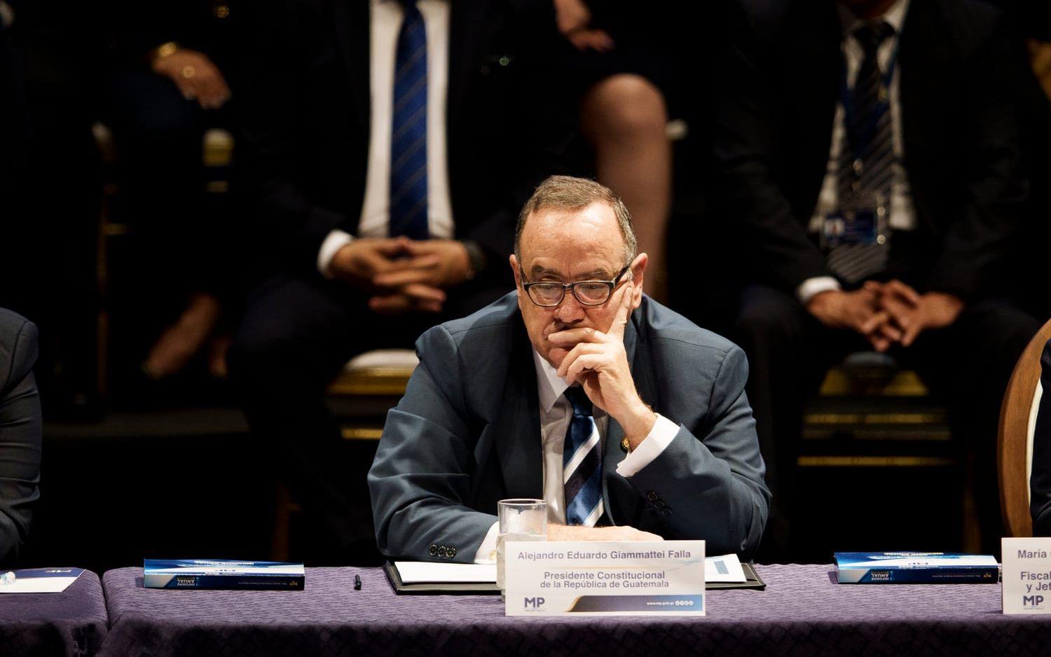 Guatemalas avgående president Alejandro Giammattei ska ersättas. En första valomgång hålls på söndagen.