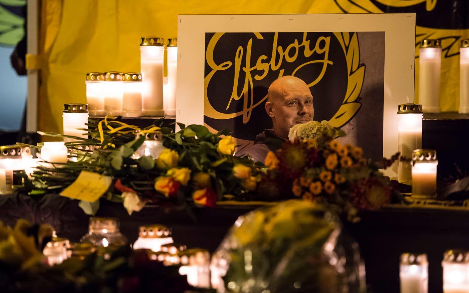 Den 29 oktober 2014 sörjde hela Sverige Klas Ingessons bortgång i sviterna av cancer. Ingesson var, trots sin sjukdom, tränare i Elfsborg ända in på det sista året av sitt liv. Hyllades stort, inte bara i Sverige, utan även i flera andra länder där han gjorde avtryck under sin imponerande karriär. Foto: Bildbyrån