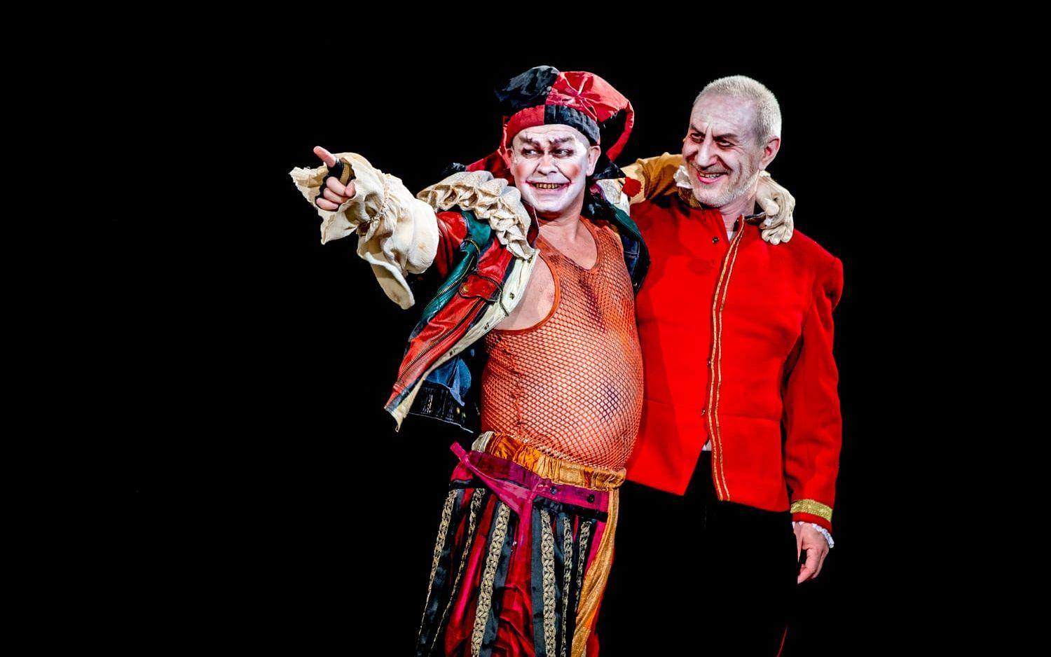 Lasse Beischer som Narren och Michalis Koutsogiannakis som Kung Lear.