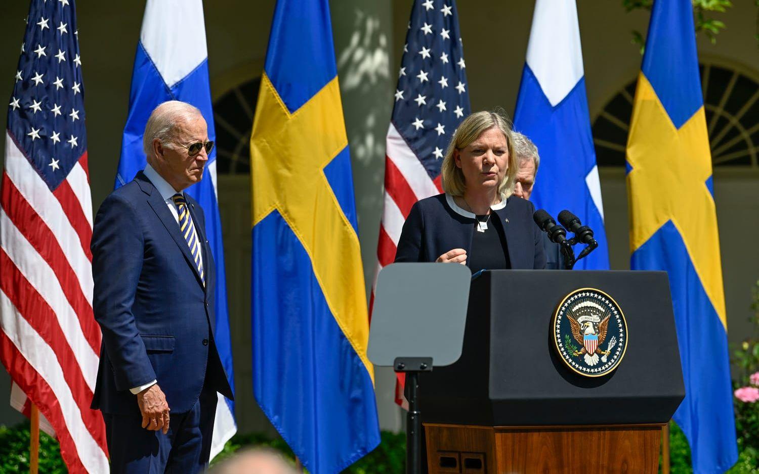 Statsminister Magdalena Andersson tillsammans med Finlands president Sauli Niinistö och USA:s president Joe Biden.