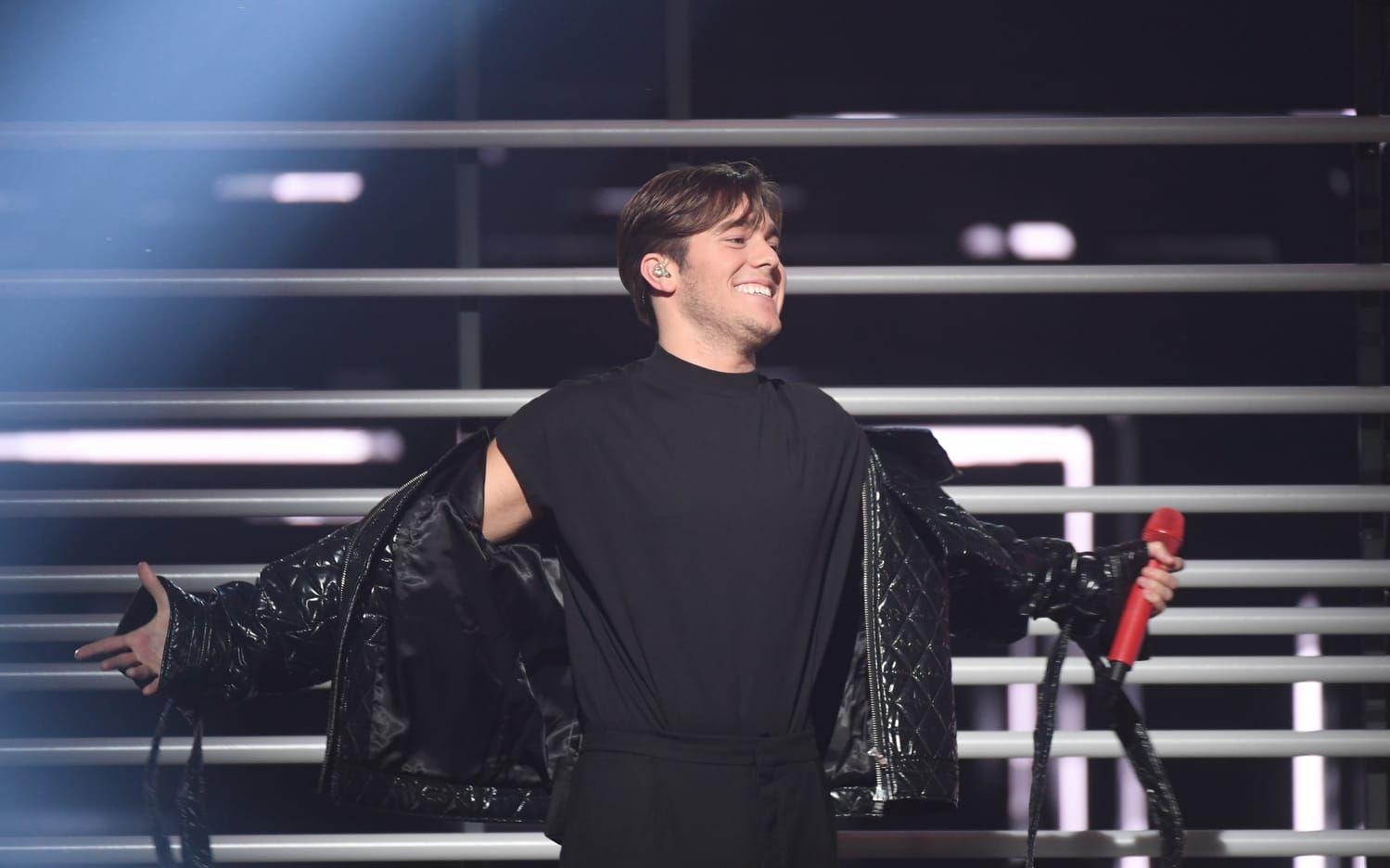 Benjamin Ingrosso med "Dance You Off" går vidare till final efter lördagens första deltävling i Melodifestivalen 2018.
