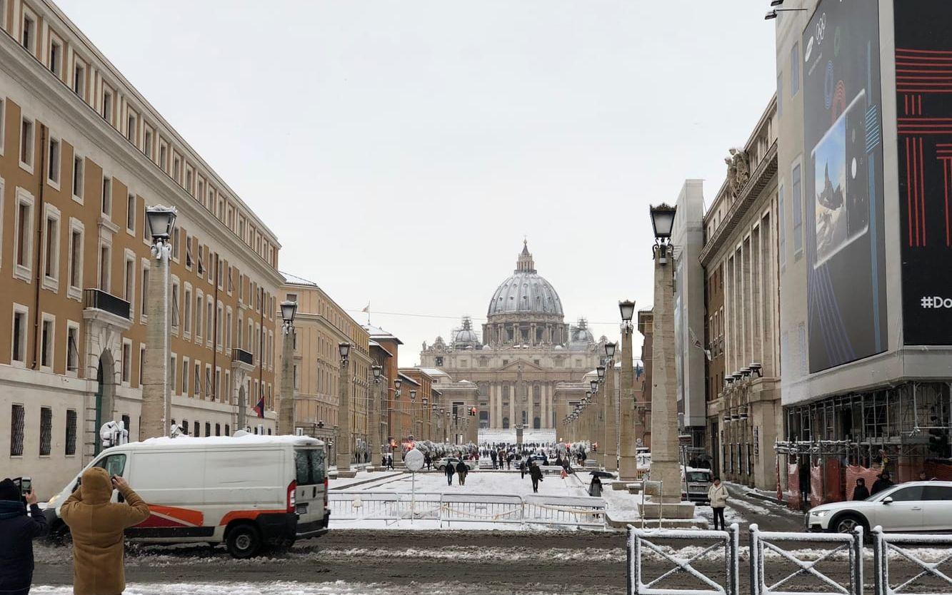 I Rom håller skolorna enligt uppgift stängt under måndagen.