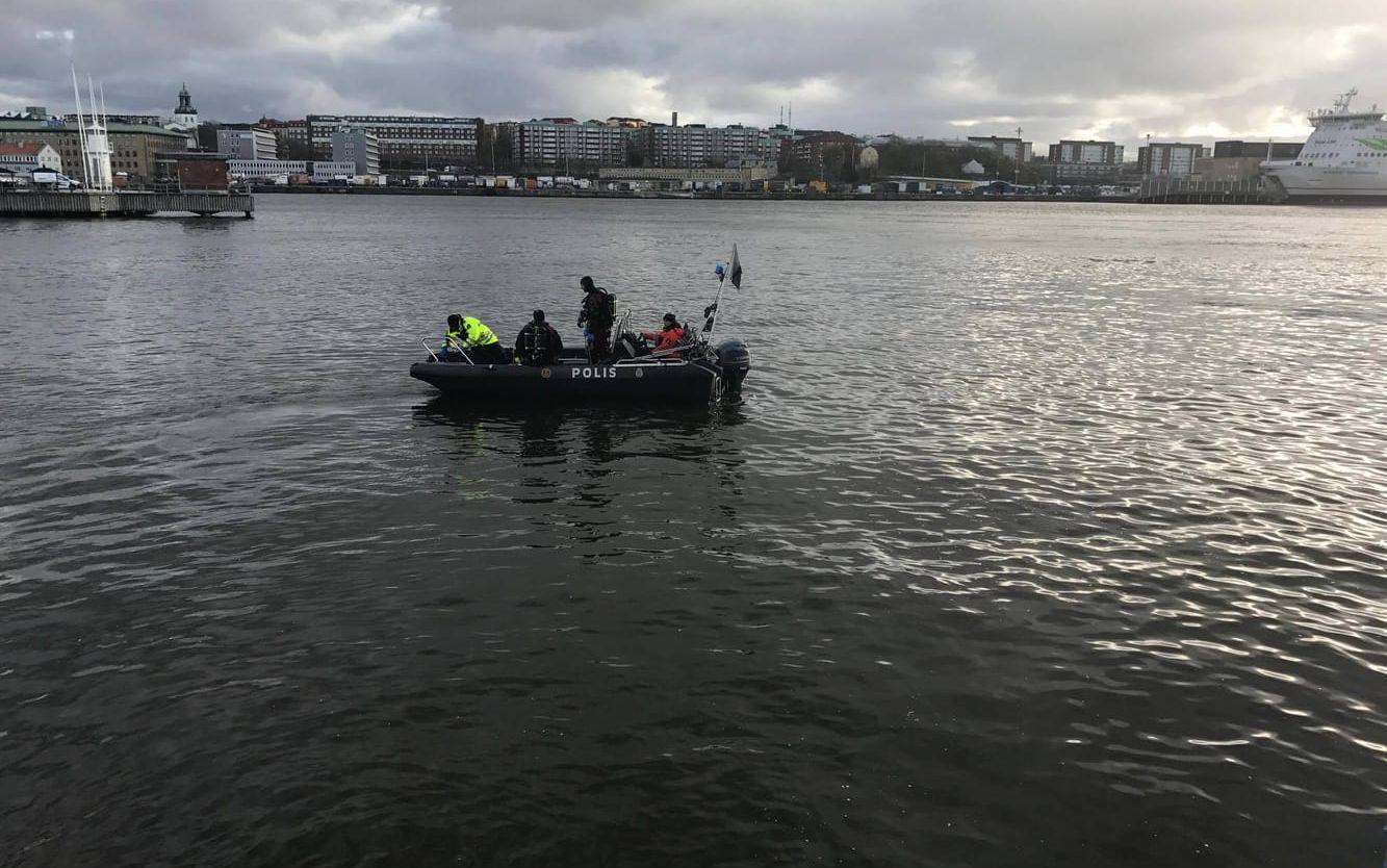 Polisen genomförde dykningar, men anledningen är oklar. Bild: Marina Ferhatovic