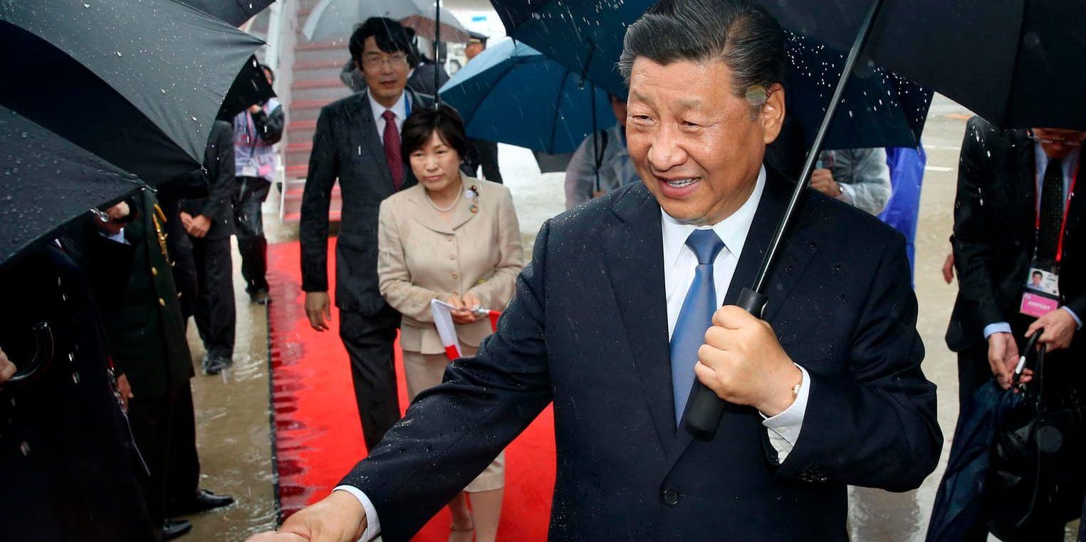 Kinas president Xi Jinping anländer till Osaka i Japan för att delta i G20-mötet.