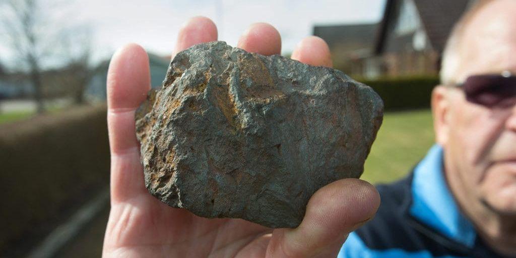 Bo Palm i Vadensjö utanför Landskrona fick ett meteoritnedfall på sin gräsmatta.