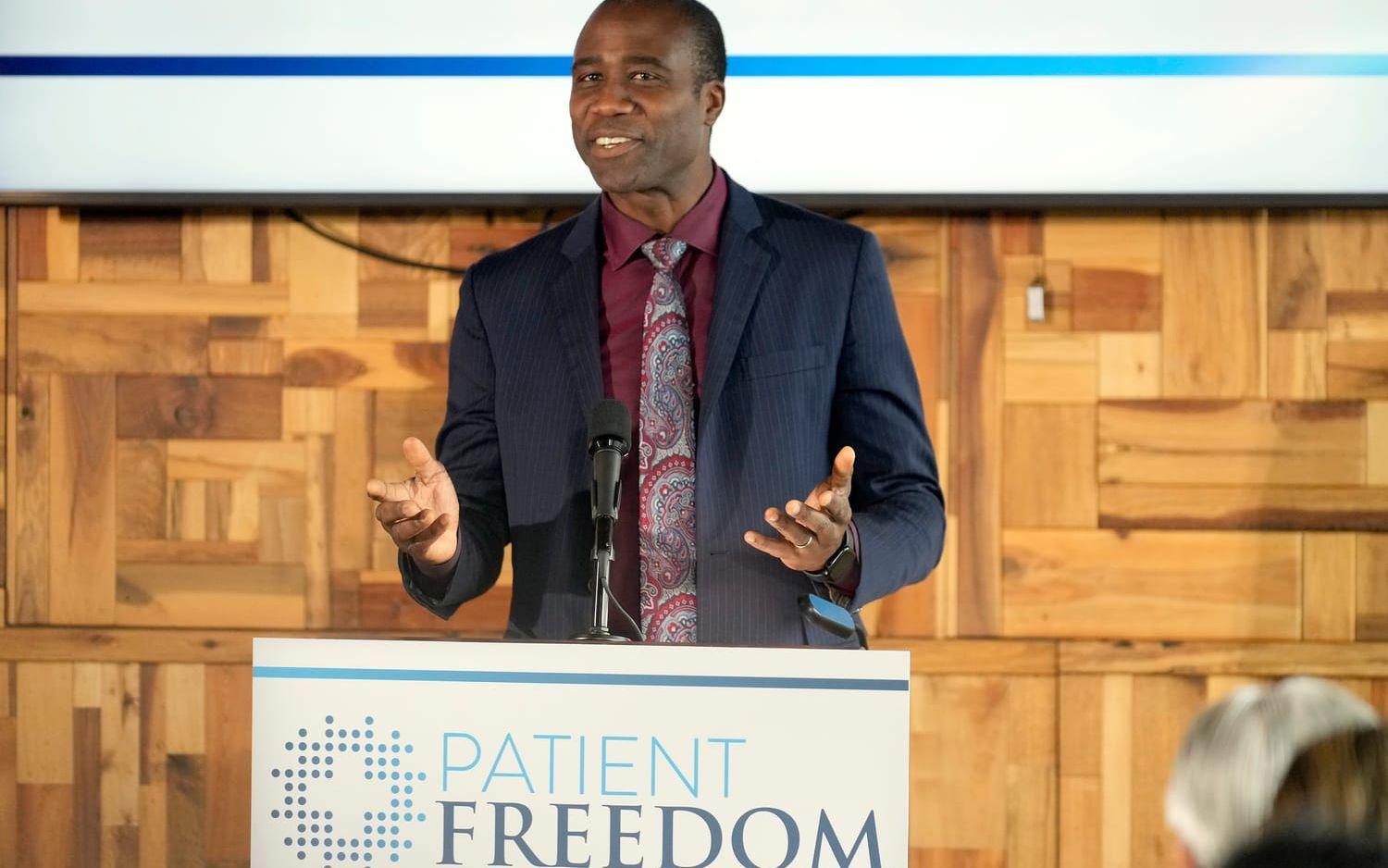 Floridas chefskirurg Joseph Ladapo under en presskonferens i Tampa i mars.