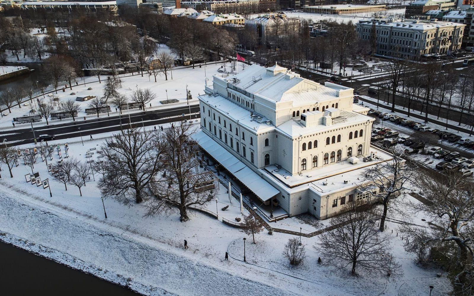 Stora Teatern i Vasaparken i snön.