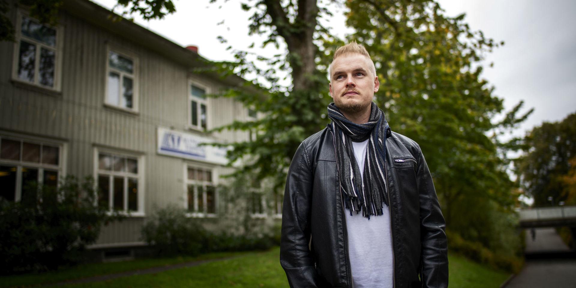 Marcus Löfström, journalistklubbens ordförande, är nöjd med att personalen får sin senaste lön.