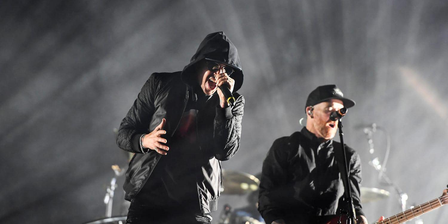 Linkin Park hyllar Chester Bennington med en konsert på Hollywood Bowl. Arkivbild.