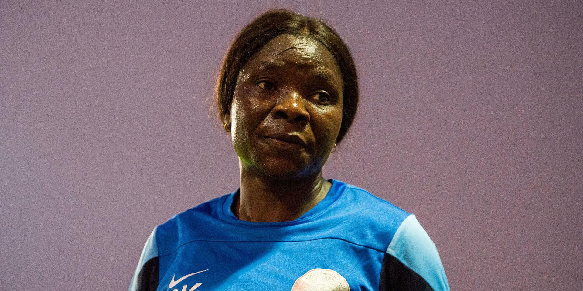 Gloria Kwalbe är uppvuxen på den nigerianska landsbygden och kom till Qatar 2009 som spelare. Efter att i perioder varit utan både visum och pengar har hon sedan 2016 titeln förbundskapten för det qatariska dam- och flicklandslaget. 