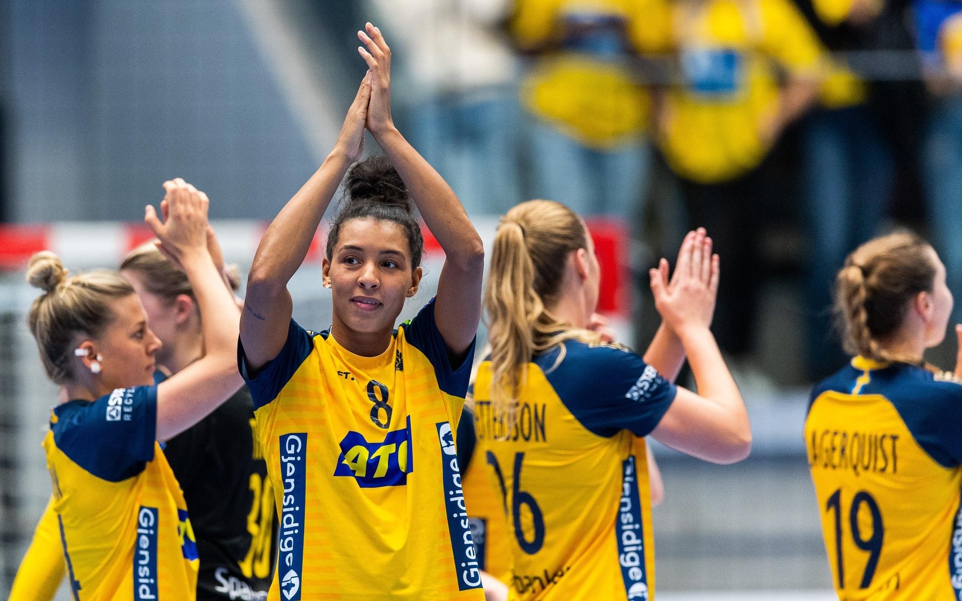 Jamina Roberts och de andra i Sveriges landslag fick jubla efter segern mot Island.