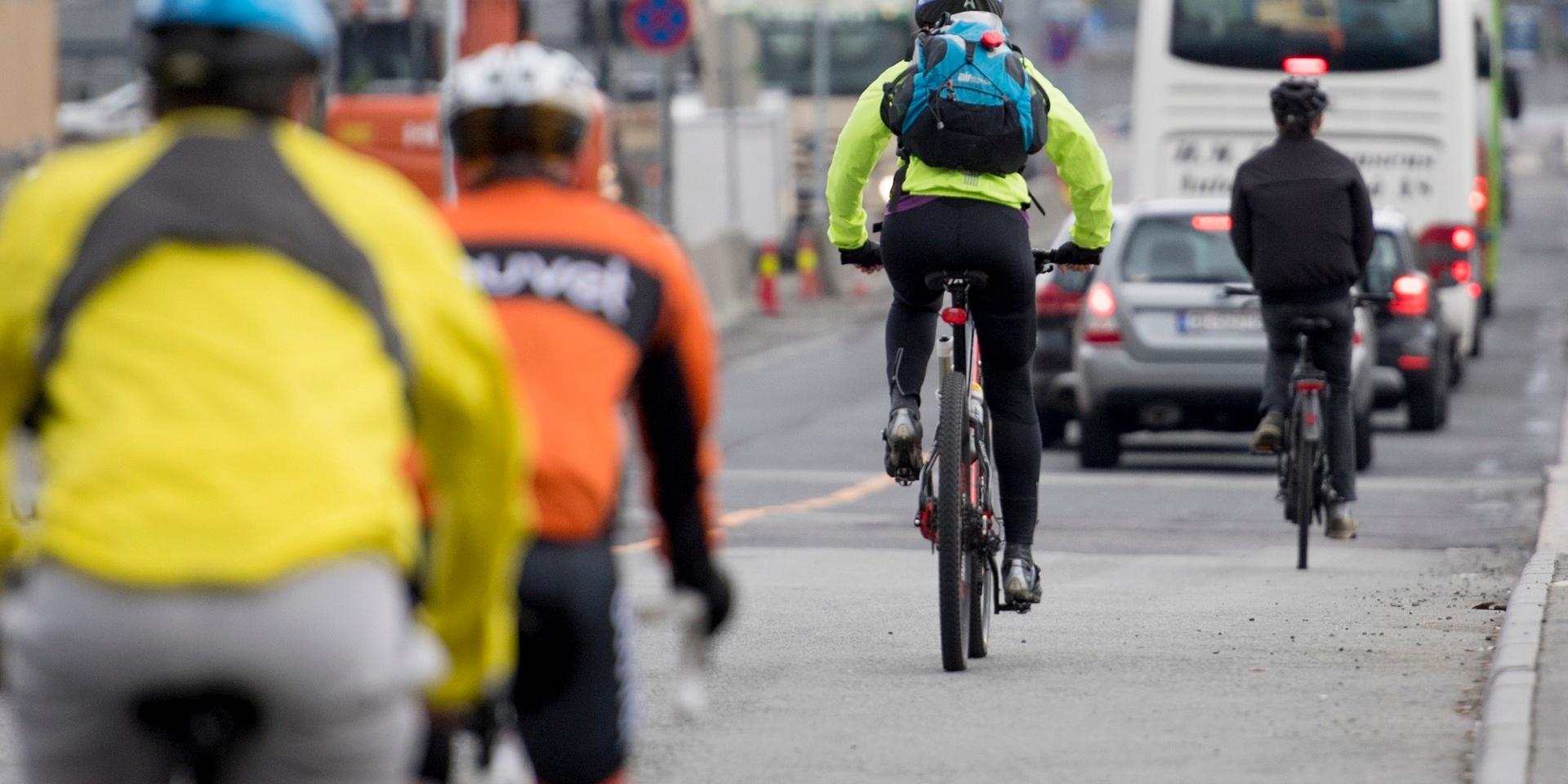Naturvårdsverket har satt ett mål om att andelen persontransporter med kollektivtrafik, cykel och gång i Sverige ska vara minst 25 procent 2025. Arkivbild.