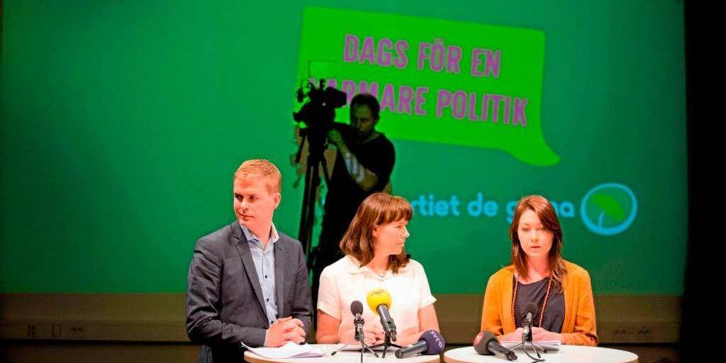 Miljöpartiets språkrör Gustav Fridolin, Åsa Romson och Maria Ferm vid partikongressens inledning i Göteborg.