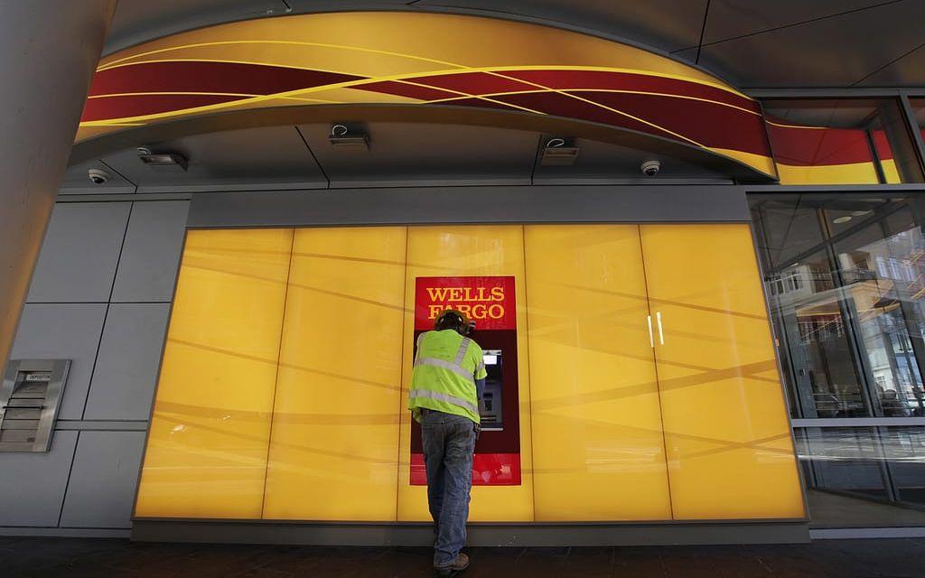 13. Amerikanska banken Wells Fargo tappar tre placeringar efter flera stora skandaler.