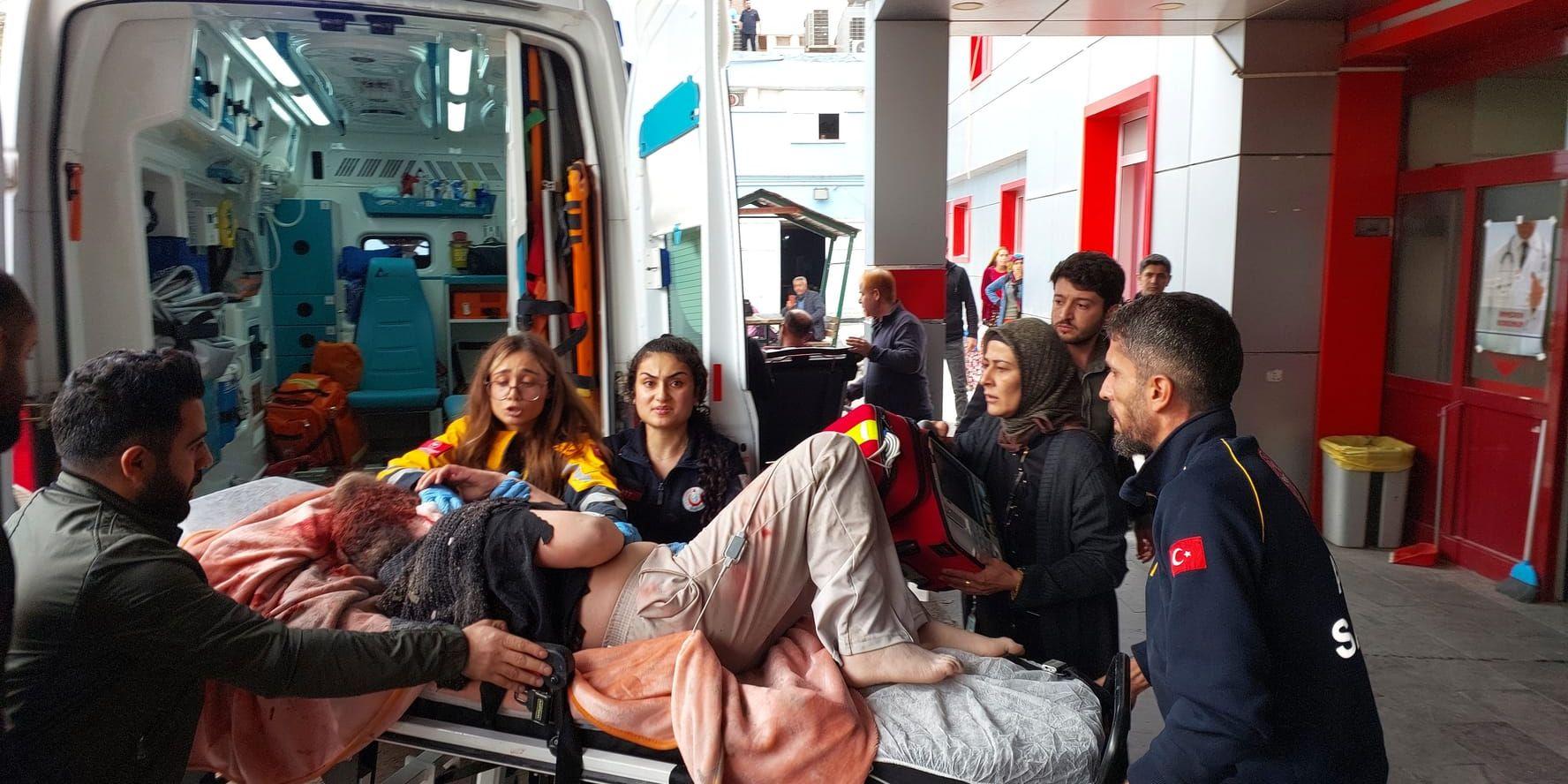 Flera personer skadades efter grfanatattacker mot Turkiet.