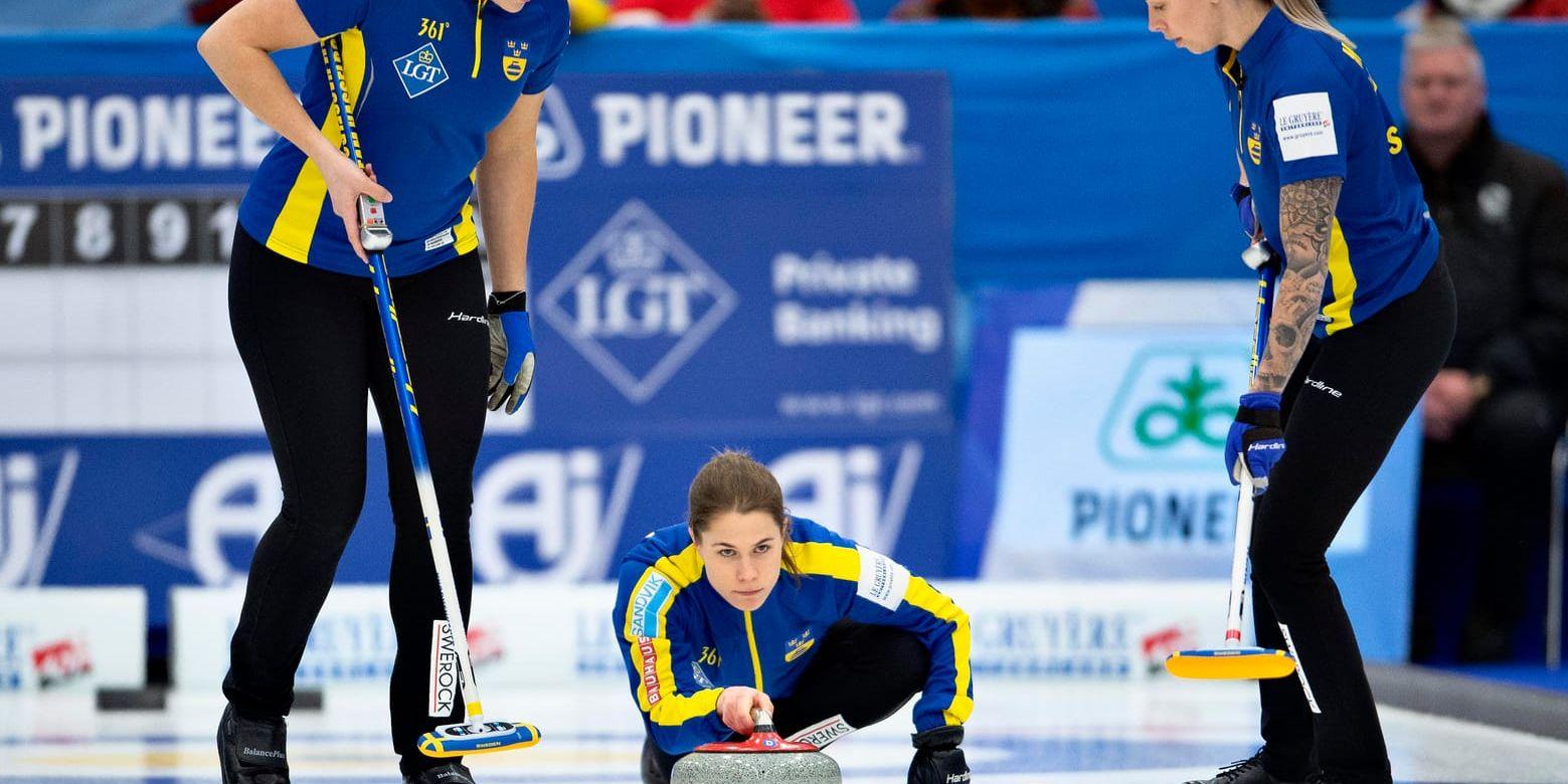 Sveriges skipper Anna Hasselborg under finalen i curling-VM mot Schweiz. Sverige föll med 7–8 efter skiljeomgång.