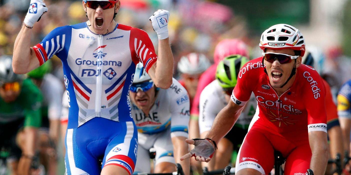 Arnaud Démare, till vänster, jublar över segern på den 18:e etappen i Tour de France.