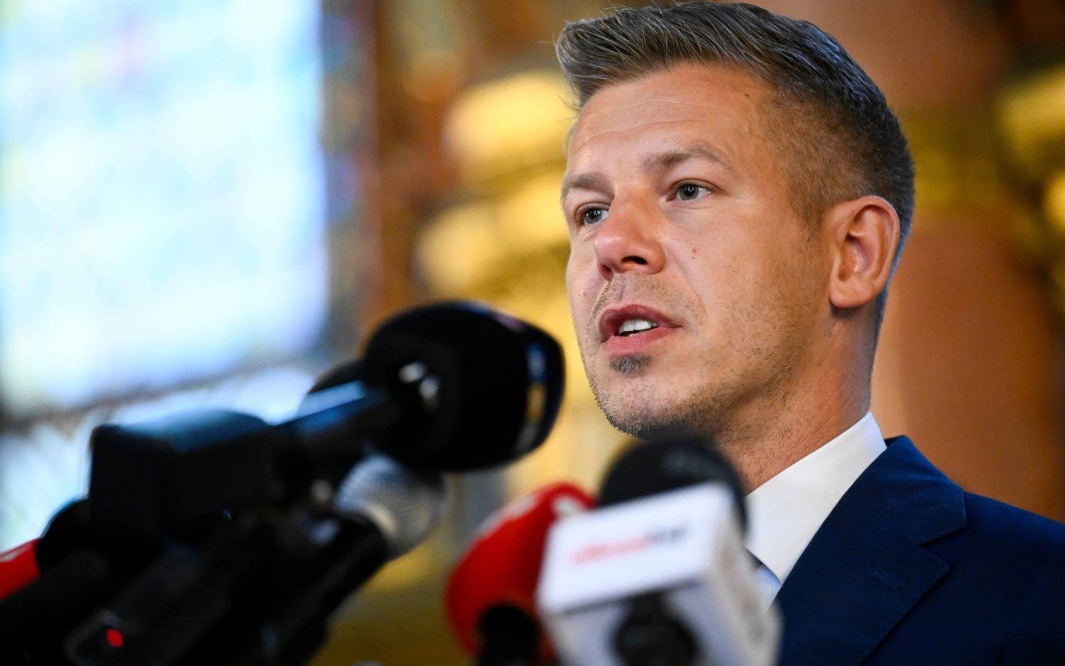 Péter Magyar fick tre mandat till när valresultatet färdigräknats. Bild från fredagen.