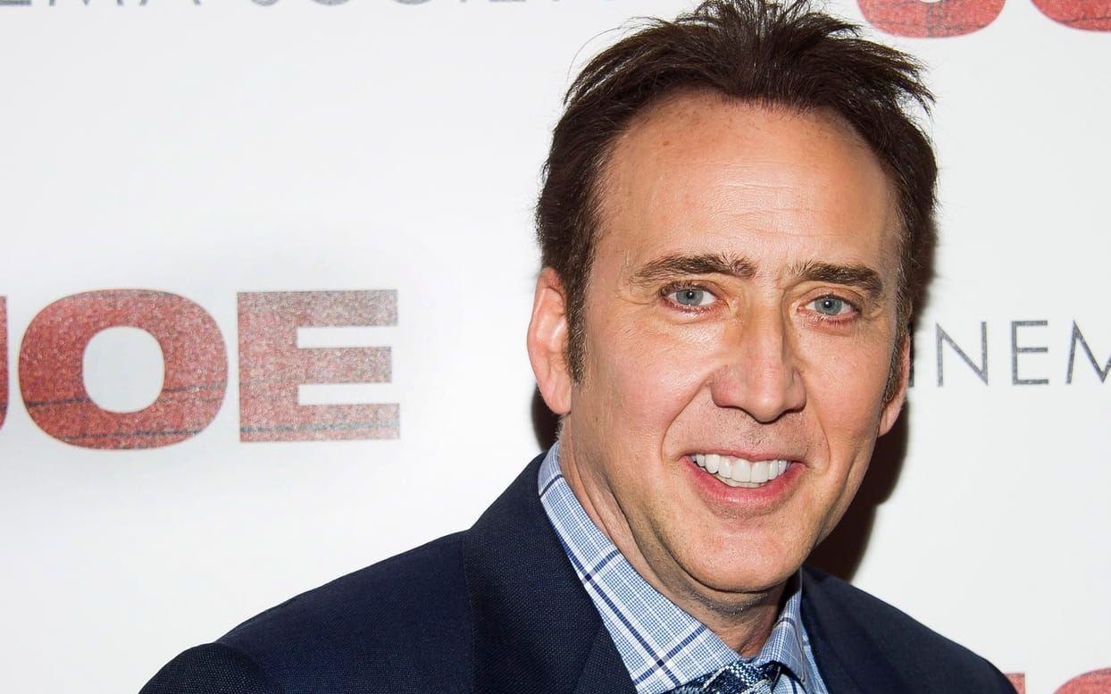 Nicolas Cage är en vampyr. I en konspirationsteori som är en mashup av Katy Perrys och Pharrell Williams hittar vi den om Nicolas Cage. En upphittad bild på en man i Tenesee tagen på 1800-talet påstås föreställa Cage. Slutsats från konspirationsteoretiker: Han har levt jättelänge och måste därför vara en vampyr som dricker andras blod, alternativ kan han resa i tiden. Bild: Scanpix.