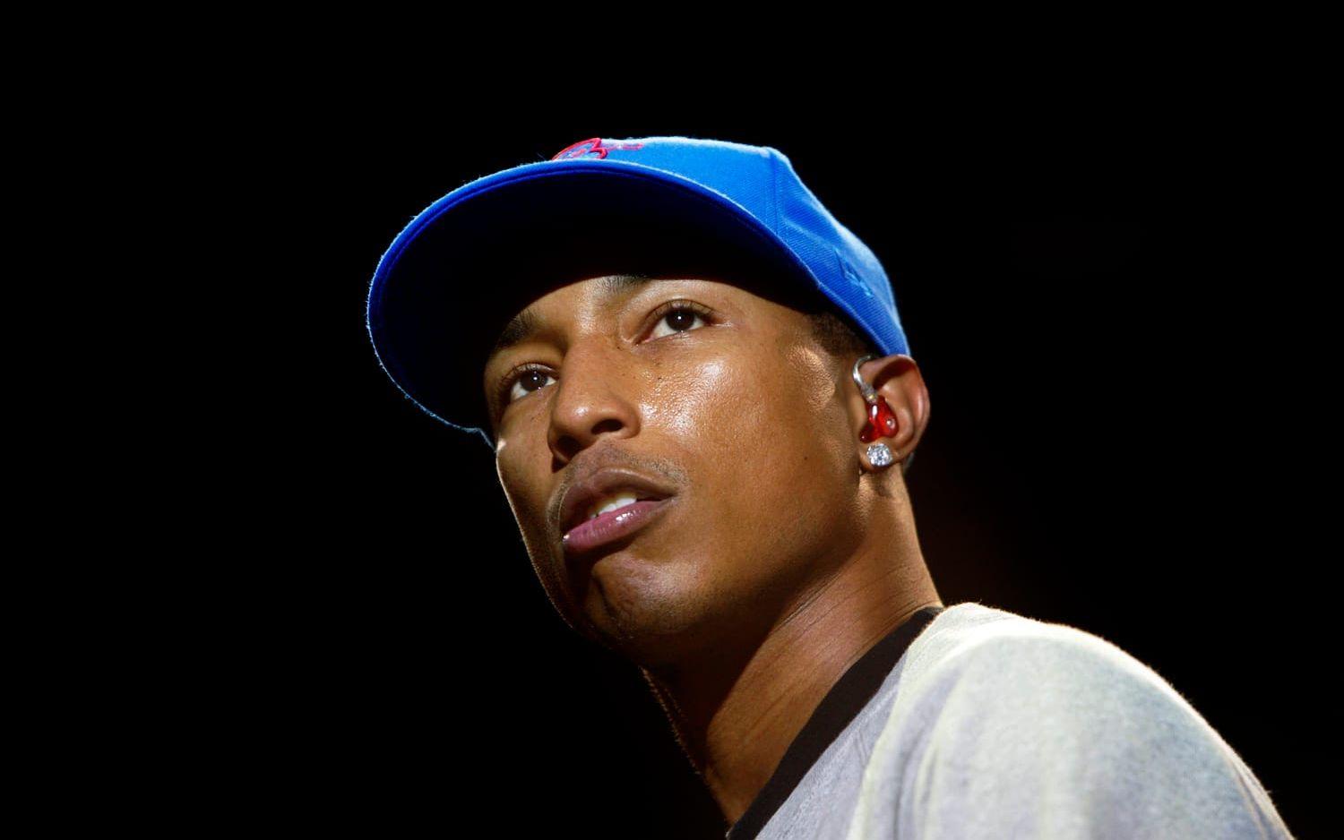 Pharrell Williams är en vampyr. Enligt en fansida är förklaringen enkel: Pharrell åldras inte, utan för varje nytt album ser han lika "ung" ut. Artisten själv förnekar saken i Time out London, där han bedyrar att han varken är vampyr eller dricker andra människors blod. Bild: Scanpix.