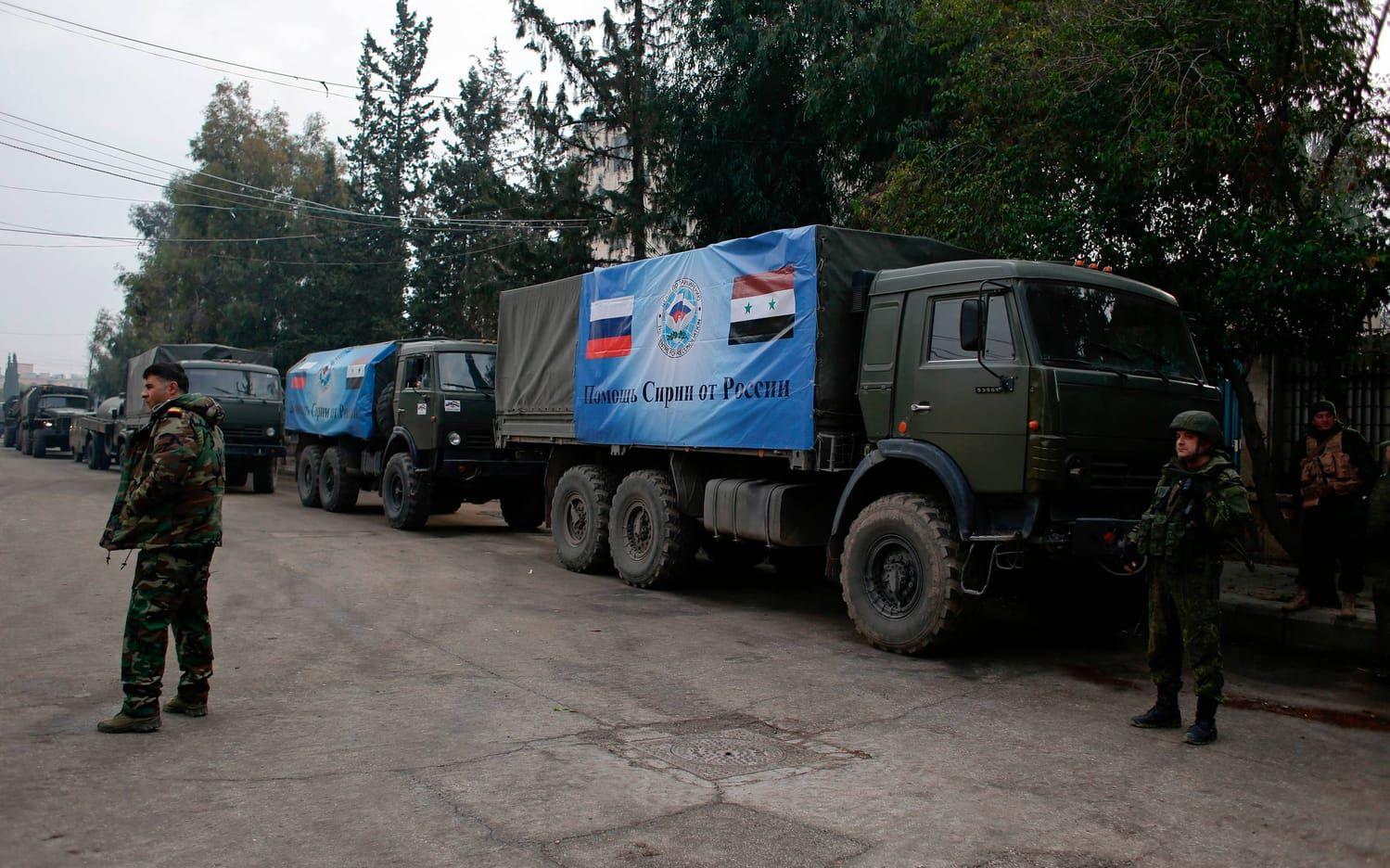 Ryska soldater vid en fordonskonvoj i Syrien. Bild: TT
