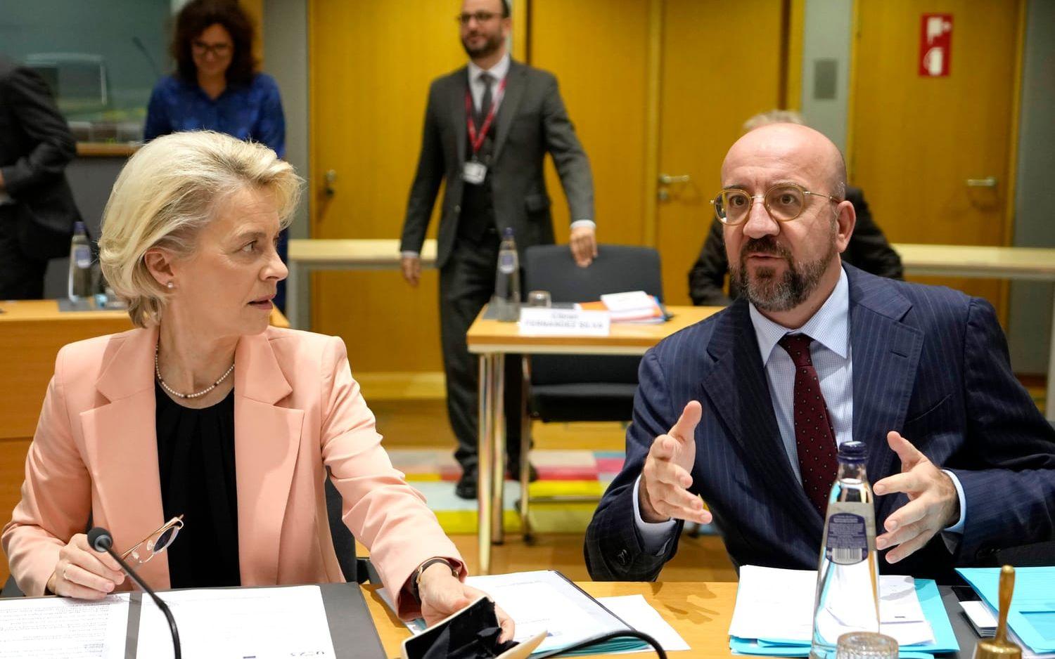 EU-kommissionens ordförande Ursula von der Leyen och dåvarande rådsordföranden Charles Michel under ett toppmöte 2023. Arkivbild.