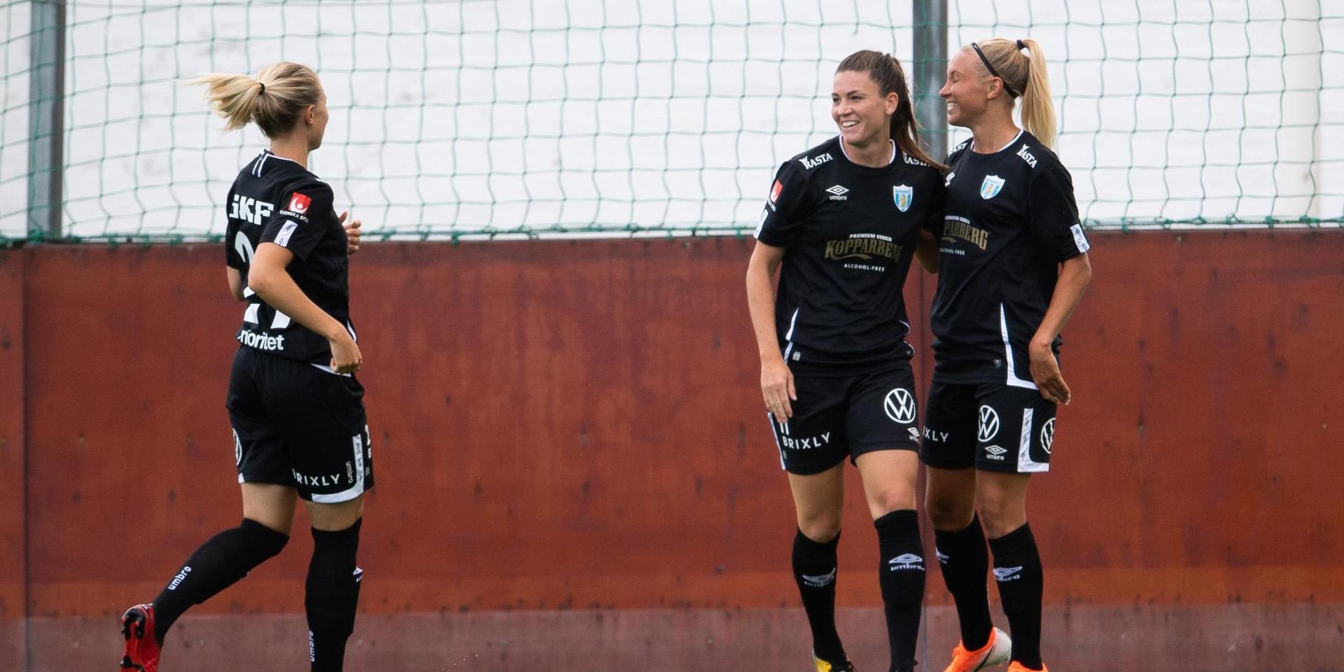 Göteborgs Pauline Hammarlund jublar efter att ha gjort 1-0 under en träningsmatch mellan Göteborg och Rosengård.