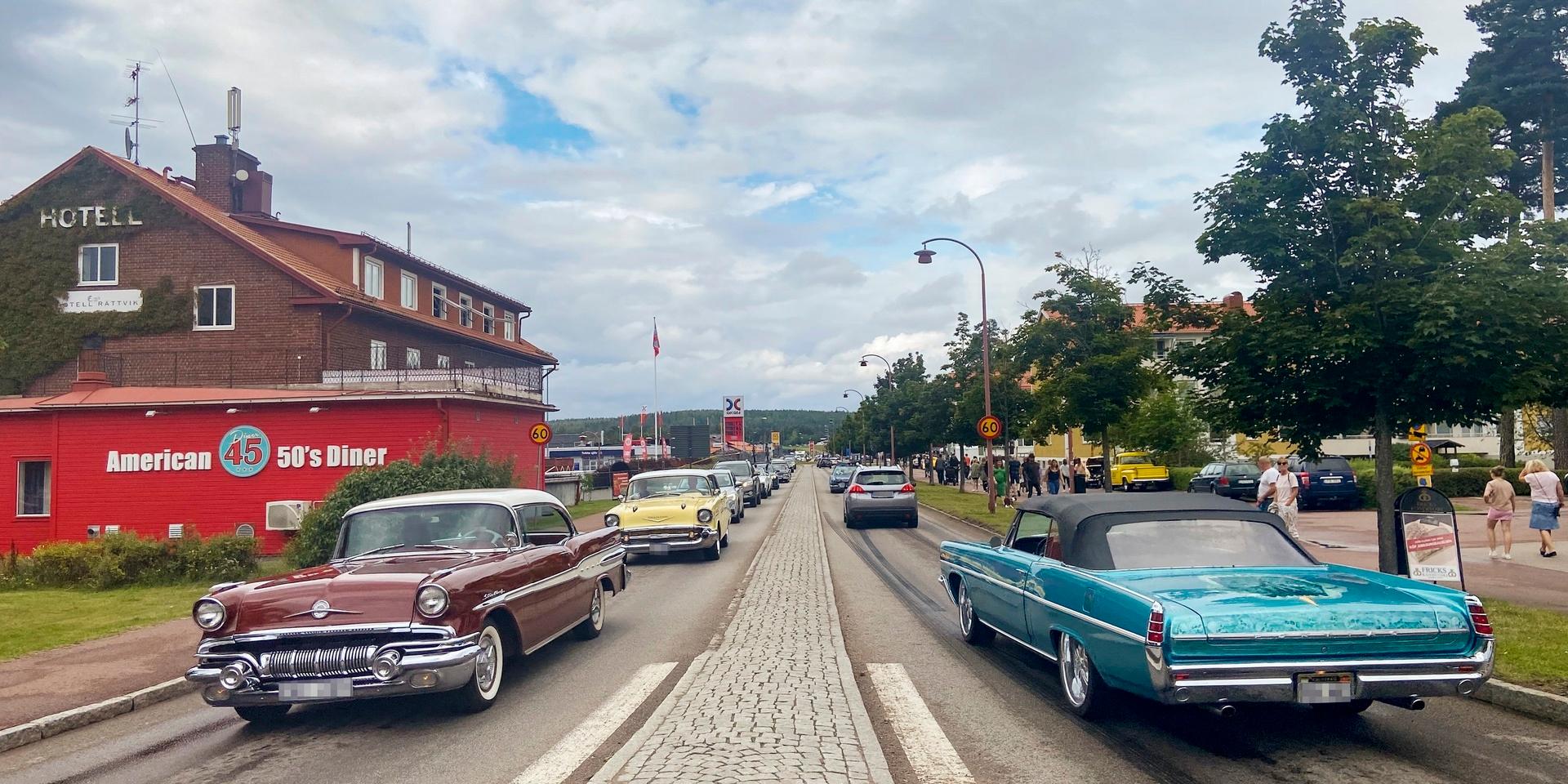 I centrala Rättvik var det långa bilköer på lördagen.