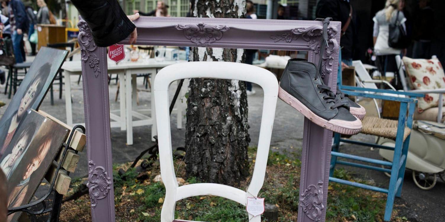 Det du har ledsnat på kanske någon annan kan ha glädje av. En ny undersökning visar att sex av tio svenskar slänger gamla möbler.
