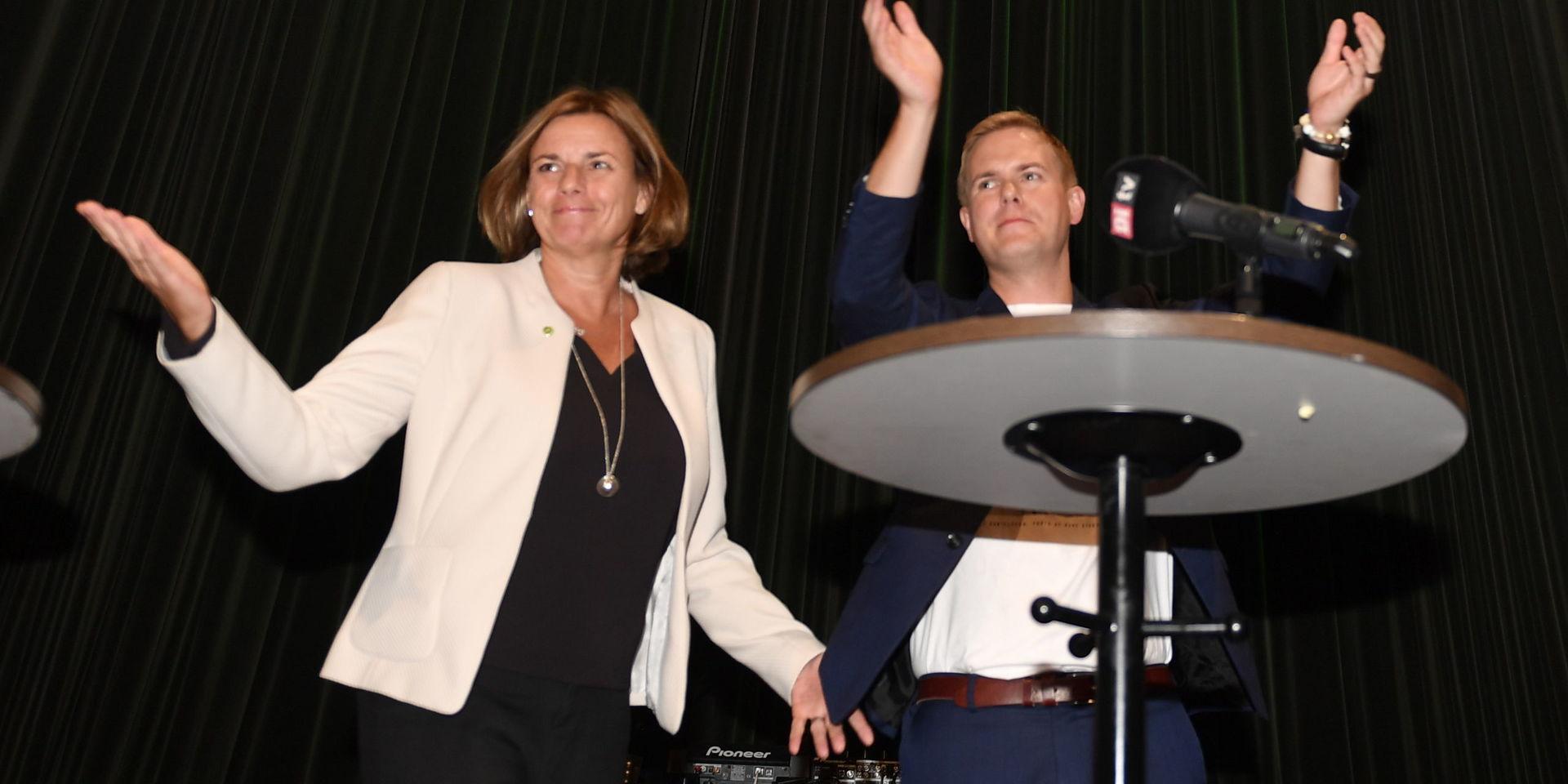 Språkrören Isabella Lövin och Gustav Fridolin vid Miljöpartiets valvaka på Nalen i Stockholm.