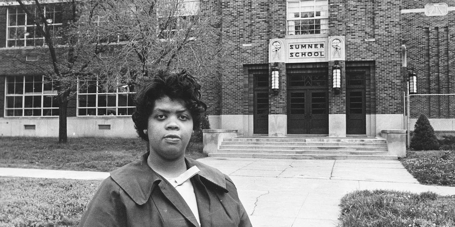 1964, tio år efter domen, besökte Linda Brown den skola i Topeka i Kansas där hon nekades inträde eftersom hon var svart. Arkivbild.