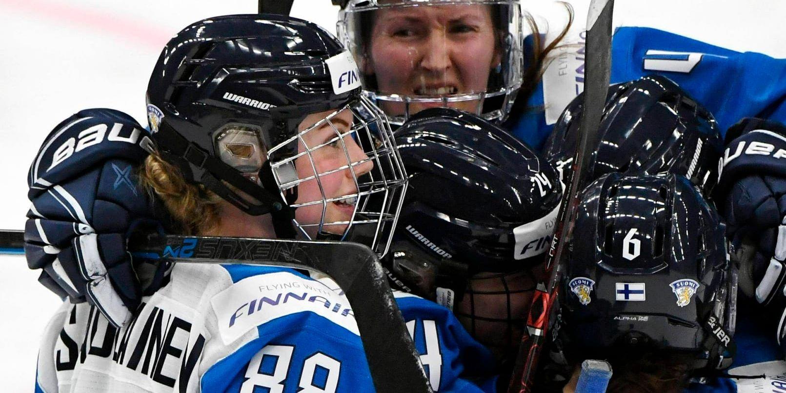 Finland jublar efter den historiska segern mot Kanada i ishockey-VM.