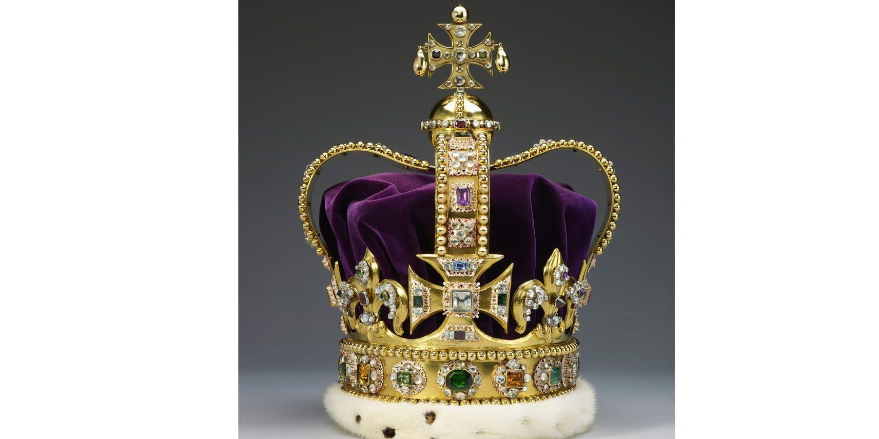 Sankt Edvards krona är utsmyckad med rubiner, ametister, safirer, topaser och turmaliner. Arkivbild.