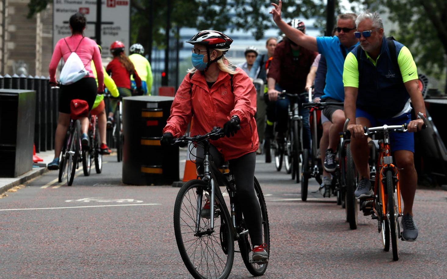 London är en av de sju städer som ingår i den nya studien. Här har många valt att ta cykeln för att undvika smitta under pandemin. Arkivbild.