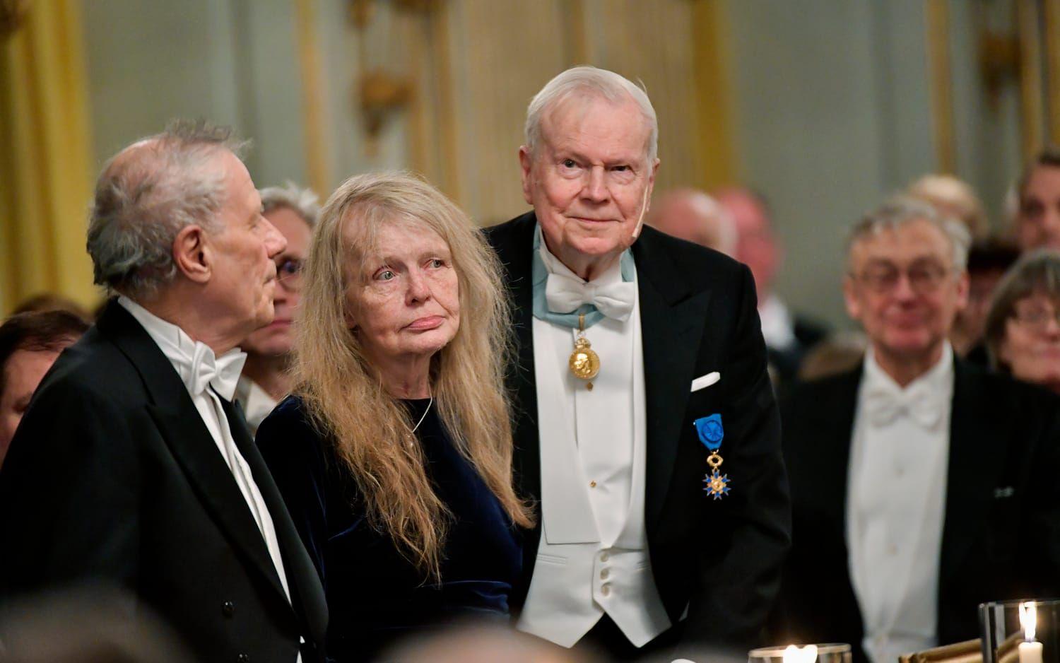 Kjell Espmark tillsammans med Per Wästberg och Kristina Lugn vid en av Svenska Akademiens årliga högtidssammankomst i Stora börssalen i Börshuset i Stockholm.