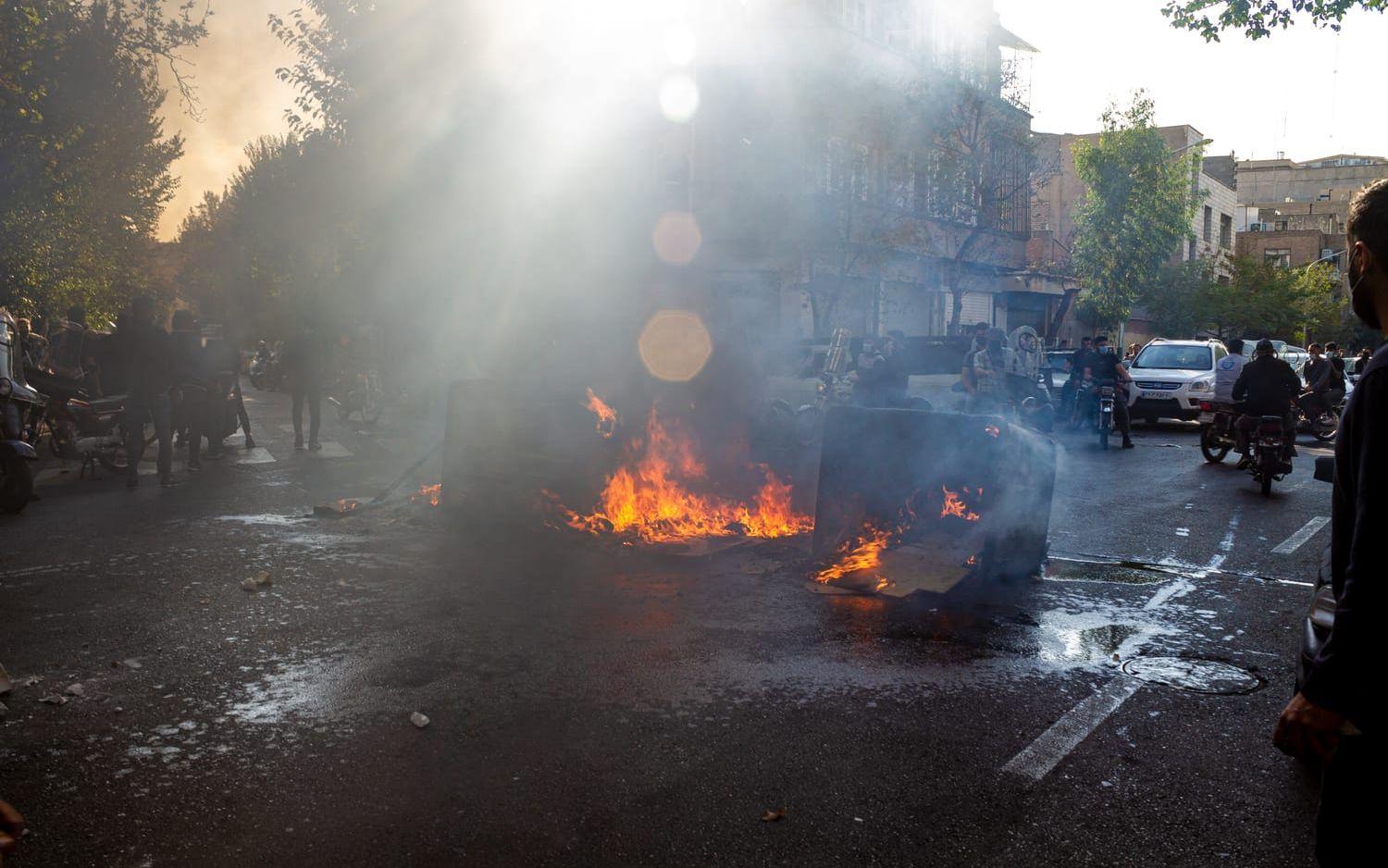De regeringskritiska protesterna fortsätter i Iran. Nu visar videoklipp att ridande polis satts in för att skingra demonstrationerna. Bilden har tagits vid ett tidigare tillfälle av en privatperson och har därefter erhållits av nyhetsbyrån AP. Arkivbild.