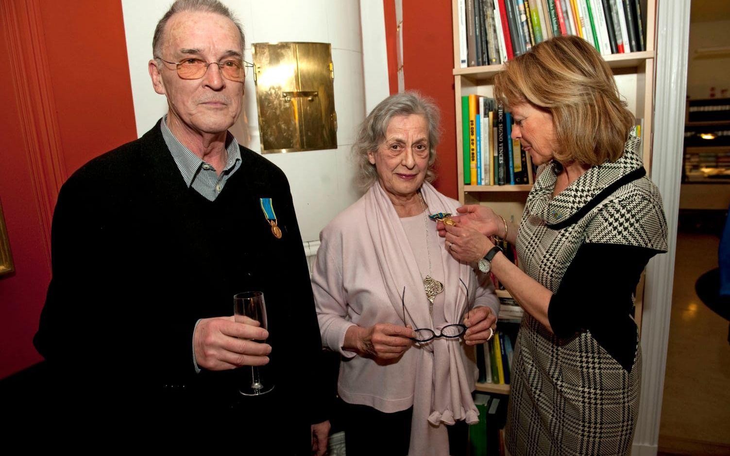 År 2010 tilldelades Bernt Rosengren regeringens medalj i guld av åttonde storleken, samtidigt som silversmideskonstnären Rosa Taikon. Medaljen delades ut av dåvarande kulturminister Lena Adelsohn Liljeroth. 