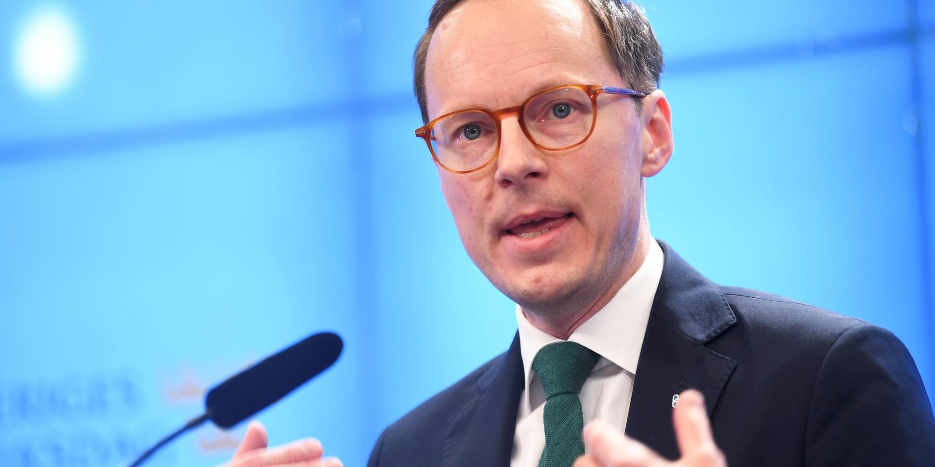 Mats Persson, Liberalernas poltiske talesperson, kommenterar budgetpropositionen vid en pressträff i riksdagens presscenter.