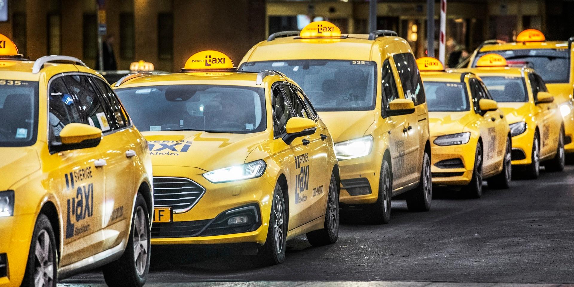 STOCKHOLM 2019-12-30  
Taxibilar från Sverigetaxi vid Stockholms central 
Foto: Tomas Oneborg / SvD / TT / Kod: 30142
** OUT DN, Dagens Industri (även arkiv) **