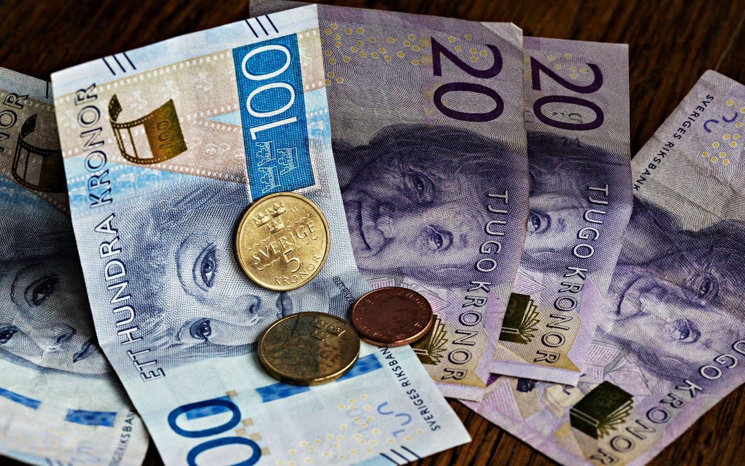 Kronan försvagades mot dollarn under tisdagen. Arkivbild.