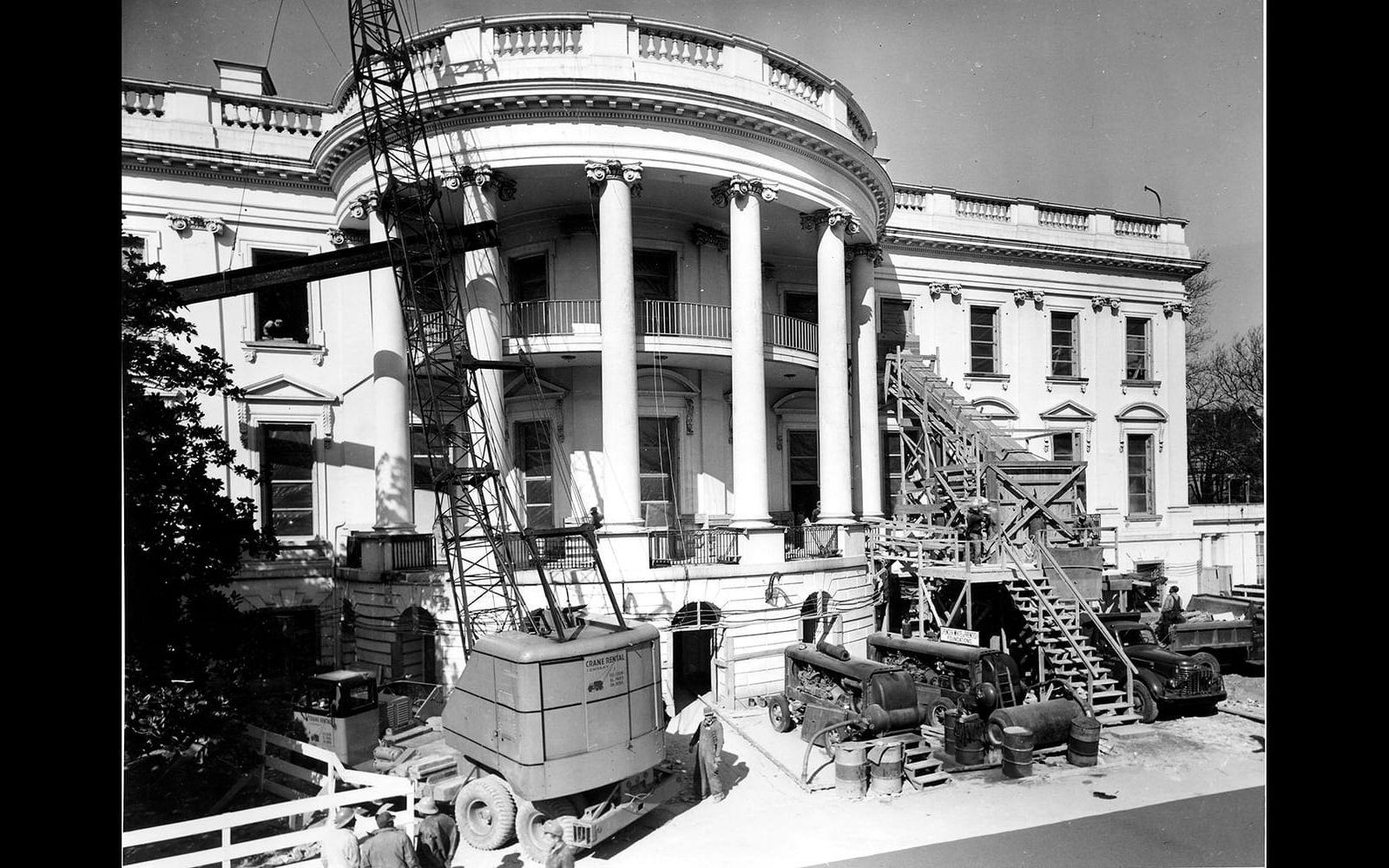 Vita huset under renovering 1950. Foto: U.S. National Archives